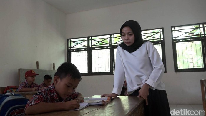 SDN 012 Gattungan, Desa Lagi-agi, Kecamatan Campalagian, Polman hanya dapat 4 siswa baru tahun ini.