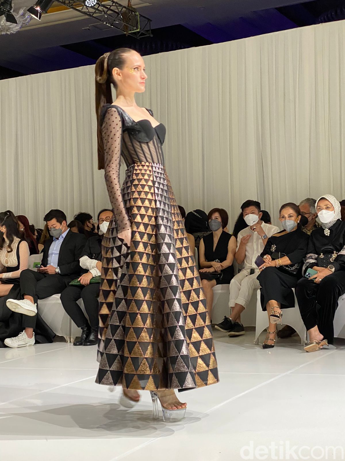 Sebastian Gunawan Signature 2022/2023