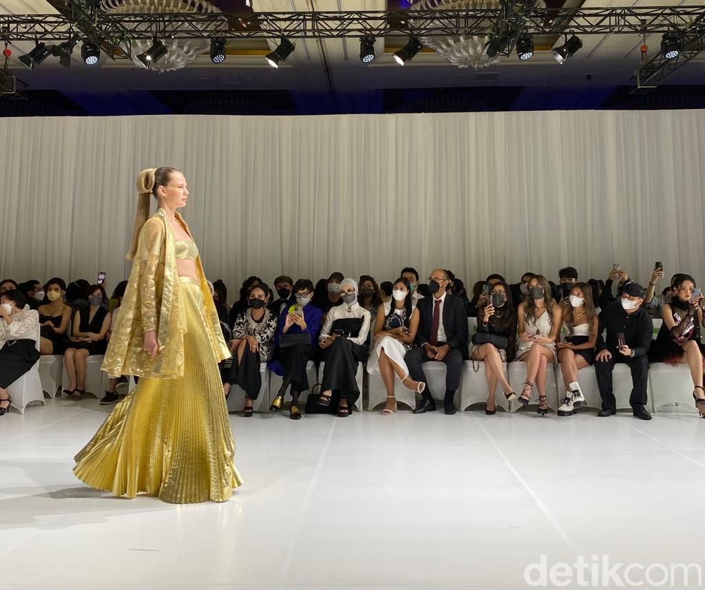 Sebastian Gunawan Signature 2022/2023