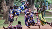 Walau terlihat sederhana, kegembiraan anak-anak tetap tampak saat bermain di area tersebut.  
