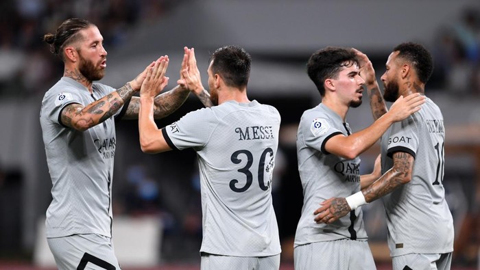 TOKYO, JAPAN - JULY 20: Lionel Messi (2nd L) of Paris Sait-Germain celebrates scoring his sides first goal with his teammates during the preseason friendly match between Paris Saint-Germain and Kawasaki Frontale at National Stadium on July 20, 2022 in Tokyo, Japan. (Photo by Masashi Hara/Getty Images)