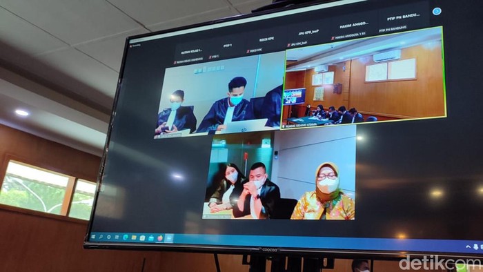 Sidang kasus suap Ade Yasin.