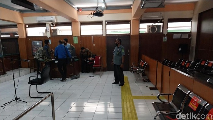 Suasana ruangan sidang bos SMA SPI