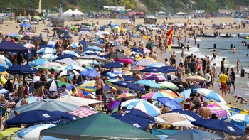Kepala Met Office, Profesor Stephen Belcher menyatakan bahwa suhu bisa mencapai 40 derajat Celcius di Inggris sebenarnya mustahil jika iklim tidak mengalami gangguan karena banyaknya gas rumah kaca. Foto: Associated Press