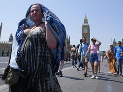 Potret Warga Inggris Tersiksa Suhu Ekstrem 40 Derajat Celcius