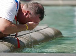 Potret Warga Inggris Tersiksa Suhu Ekstrem 40 Derajat Celcius