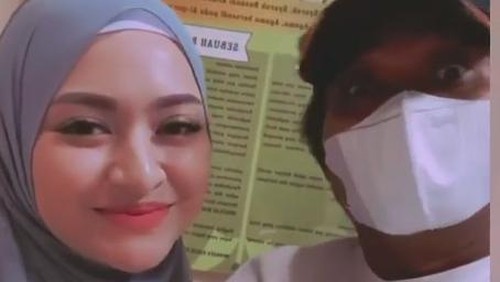 Sule dan Nathalie Holscher saat ditemui di Pengadilan Agama Cikarang.