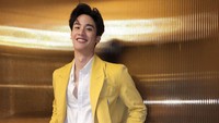 Dalam serial tersebut, Tay Tawan memerankan karakter bernama Pete. (Foto: dok. Instagram @tawan_v) 