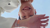 Di tahun 2019 dia merilis lagu bersama New, lawan mainnya di Dark Blue Kiss, berjudul No Definition. Yang terbaru Tay Tawan merilis single berjudul Who is Enchante? (Foto: dok. Instagram @tawan_v) 