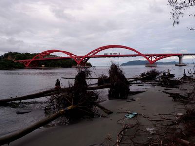 Abrasi Landa Teluk Youtefa, Kawasan dengan Jembatan Kebanggaan Jokowi