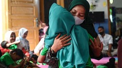 Wisma Tuna Ganda Palsigunung di Jakarta dapat menampung sekitar 30 pasien Selebral Palsi. Disini pasien diberikan terapi sensorik-motorik dan pelatihan fisik.