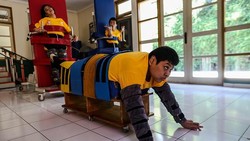 Melihat Terapi untuk Anak-anak Selebral Palsi di Pasar Rebo, Jakarta