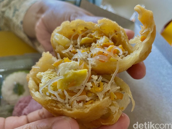 Toko Roti Tegal: toko roti legendaris sejak 1968 yang tawarkan aneka roti jadul.