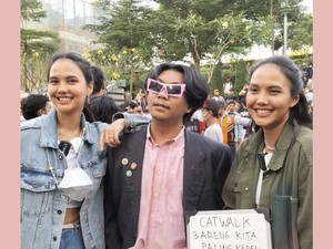 Cerita Si Kembar Top Model Asia yang Viral Catwalk di Citayam Fashion Week