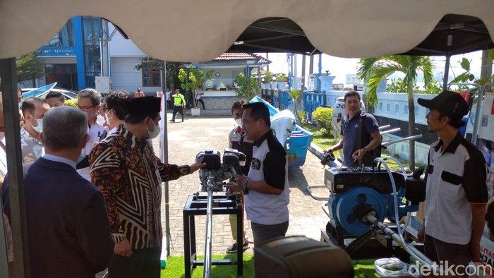 Wagub Jateng dampingi delegasi Libya yang melihat mesin kapal nelayan di kantor BBPI Semarang, Rabu (20/7/2022).