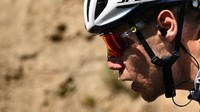 Keringat bercucuran dari wajah Fabio Jakobsen pada etape ke-14, TDF 2022, 16 Juli 2022.  Timnya memilih Jakobsen untuk tampil di TDF 2022 daripada sprinter kawakan Mark Cavendish. Tak mengherankan, capaiannya menyentuh garis finish etape 17 hanya 16 detik sebelum batas waktu sangat emosional dan dramatis. (Marco Bertarello/AFPGetty Images)