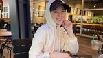 10 Pose Ngopi Cantik ala Ayana Moon, Selebgram Hijab asal Korea