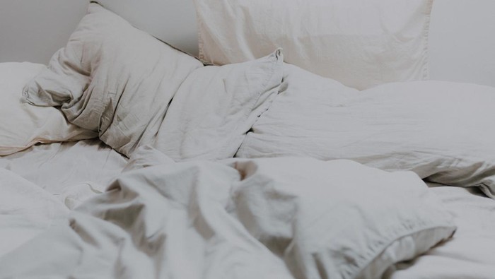 Bantal dan kasur.