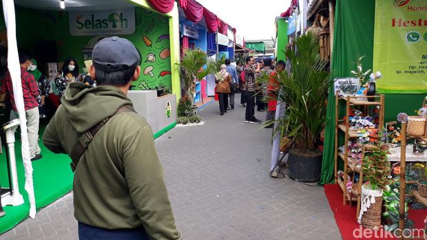 Bantul Creative Expo 2022 di Pasar Seni Gabusan, Kapanewon Sewon, Kabupaten Bantul, DIY, Kamis (21/7/2022).