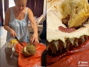 Hiii! Ada Ulat Menggeliat di Dalam Durian Musang King Mahal