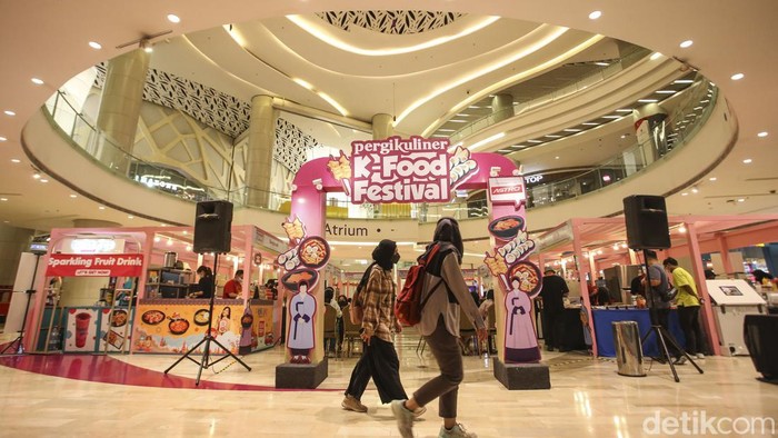 Berburu Jajanan Korea di Pusat Perbelanjaan Jakarta Sejumlah kuliner khas Korea mejeng di Lotte Shopping Avenue, Jakarta, Kamis (21/7/2022). Deretan jajanan khas Korea ini bisa ditemui hingga 31 Juli 2022.