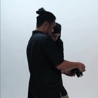 Aktris, model, pemain film, dan pembawa acara Celine Evangelista menjadi sorotan publik karena mengunggah foto berhijab di akun Instagramnya @celine_evangelista. Pembawa acara Insert, Fadi Iskandar yang menjadi fotografer sekaligus kolaborasi dalam sesi foto Celine Evangelista berhijab. UKHTI 😍 @celine_evangelista, tulis @fadi.iskandar di unggahannya. Foto: Dok. Instagram @celine_evangelista.