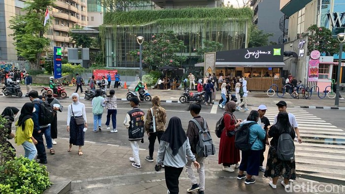 Citayam Fashion Week di mana? Citayam Fashion Week adalah kegiatan baru di Sudirman, Jakarta Selatan di mana sekelompok anak muda tampil bak seorang model.