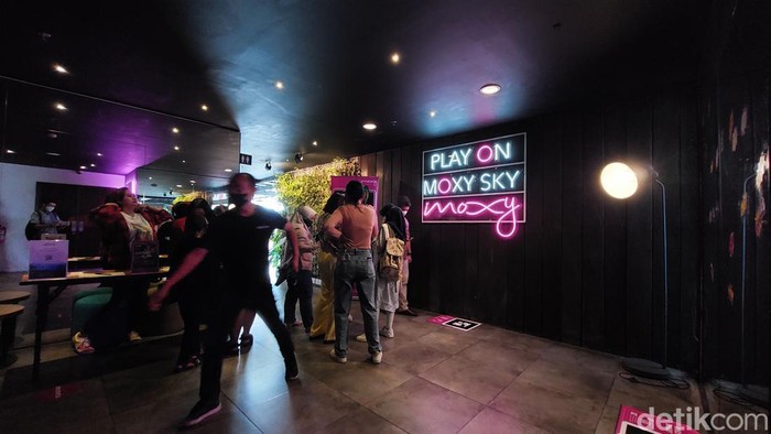 Contoh Augmented Reality (AR) yang muncul setelah memindai kode QR Moxy Universe