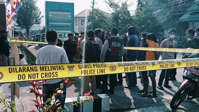Demo mahasiswa ricuh berujung satpam Kejari Palopo tewas.