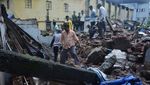 Brukkk... Gedung di India Ambruk, Nyaris Rata dengan Tanah