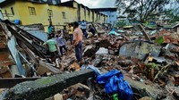 Penyebab ambruknya gedung masih dalam penyelidikan otoritas setempat.