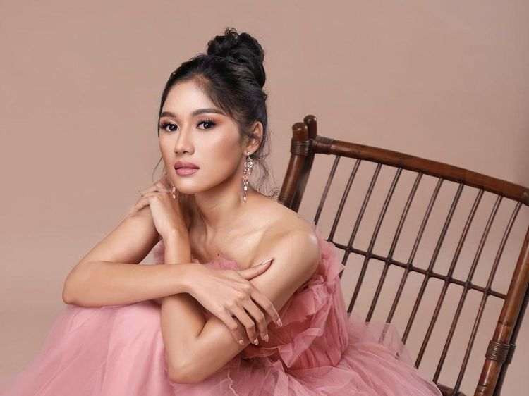 Intip Kecantikan Erina Gudono Calon Menantu Ketiga Jokowi