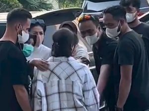 Nikita Mirzani Ditahan, #polisipilihkasih Menggema