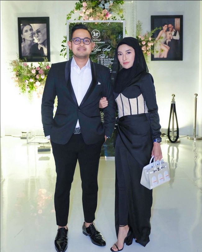 Gilang dan istrinya, Shandy Purnamasari, diketahui memiliki banyak bisnis. Sumber kekayaan mereka di antaranya, MS Glow, MS Glow For Men, MS Glow Aesthetic Clinic, PT Kosmetika Global Pack, Kosmelab, Kosme Mask, Hairlab, P.O. Juragan 99 Trans, J99Xar Drifting Academy, J99 Aviation, dan J99 Vape. Foto: Dok. Instagram @shandypurnamasari.