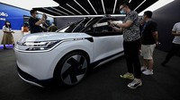 Kali ini Baidu meluncurkan generasi robotaxi Apollo Go keenam yang diberi nama Apollo RT6. (Noel Celis/AFP/Getty Images)