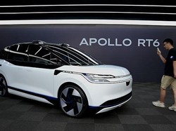 Video: Taksi Tanpa Sopir di China Nyungsep di Galian Konstruksi