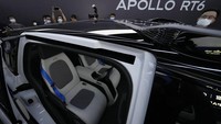 Apollo RT6 memiliki fitur L4 Autonomous Driving dengan 38 sensor, termasuk lusinan kamera dan delapan LiDAR, untuk menavigasi lanskap jalan yang kompleks. (AP Photo/Ng Han Guan)