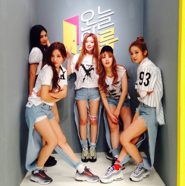 Gimana nih kalau ketemu Red Velvet di Citayam Fashion Week? Gaya nyentrik ini jadi perbincangan di era ‘Dumb Dumb’. Foto: Twitter