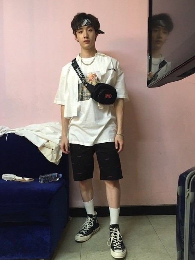 Kalau Bang Chan Stray Kids ke Citayam Fashion Week mungkin bakal ditanya, “Berapa harga outfit lo?” Foto: Twitter