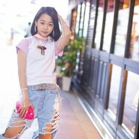 “udah lulus tokyo fashion week. next citayem fashion week,” tulis penggemar Hikaru Kep1er. Sebelum debut pelantun ‘WA DA DA’ itu pemotretan ala Jeje di Jepang. Foto: Twitter