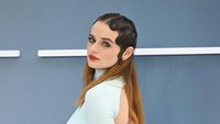 Dari penampilannya yang ikonik, tato Joey King di bagian bawah tulang rusuk kiri menjadi sorotan.  Foto: WireImage/Karwai Tang