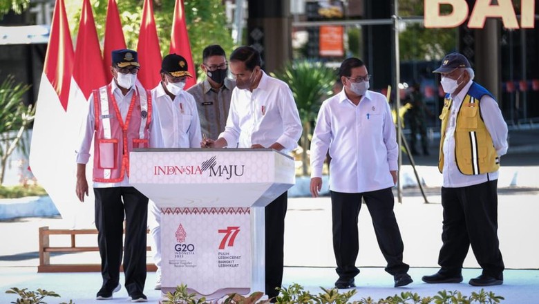 Jokowi meresmikan perluasan Bandara Komodo Jokowi meresmikan perluasan Bandara Komodo