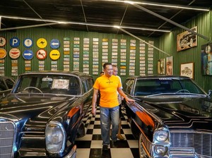 Ketum IMI Terpukau Koleksi Mobil Jadul di Kebon Vintage Cars