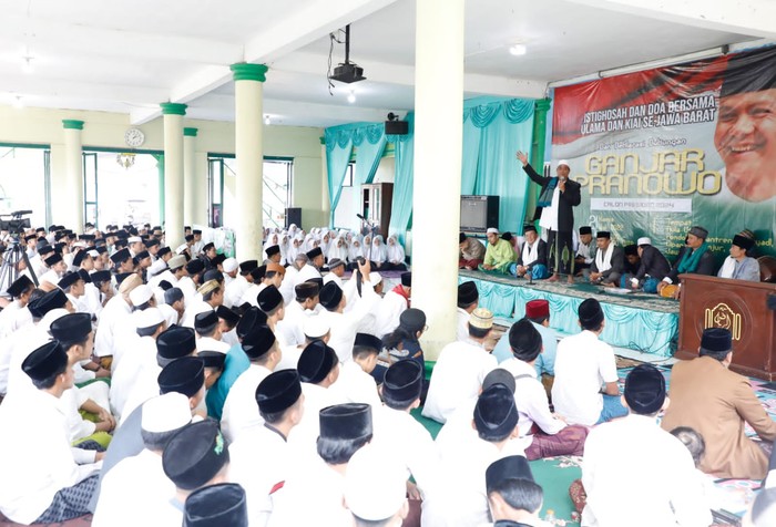 Kiai dan Ulama di Jabar dukung Ganjar Pranowo maju Pilpres 2024..