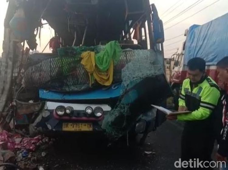 Mengerikan, Kondisi Bus PMH Usai Laga Kambing di Jalinsum Asahan