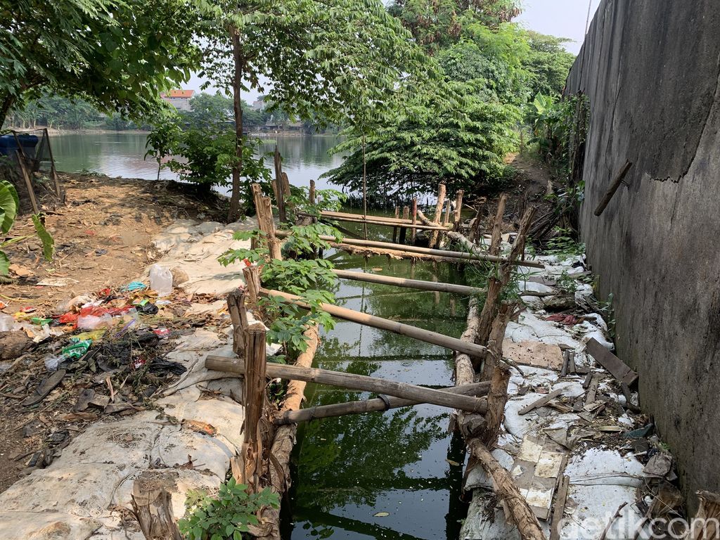 Kondisi kawasan permukiman Gg Haji Dogol, Jl Statistik, Pondok Bambu, Duren Sawit, Jakarta Timur, 21 Juli 2022. (Mulia Budi/detikcom)