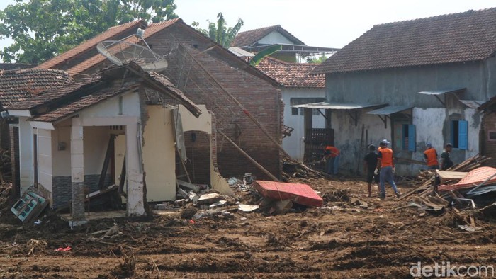 Kondisi pascabanjir bandang di Desa Bulumanis Kidul, Pati, Kamis (21/7/2022).