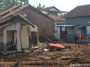 Warga Korban Banjir Bandang Pati Menanti Bantuan Bangun Rumah
