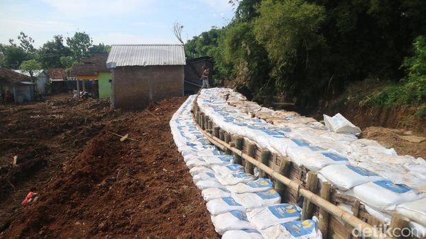 Kondisi pascabanjir bandang di Desa Bulumanis Kidul, Pati, Kamis (21/7/2022).