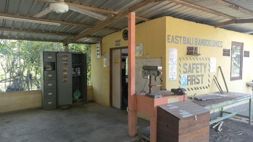 Kondisi pabrik sepeda bambu atau East Bali Bamboo Bikes yang tutup sementara akibat tidak ada order